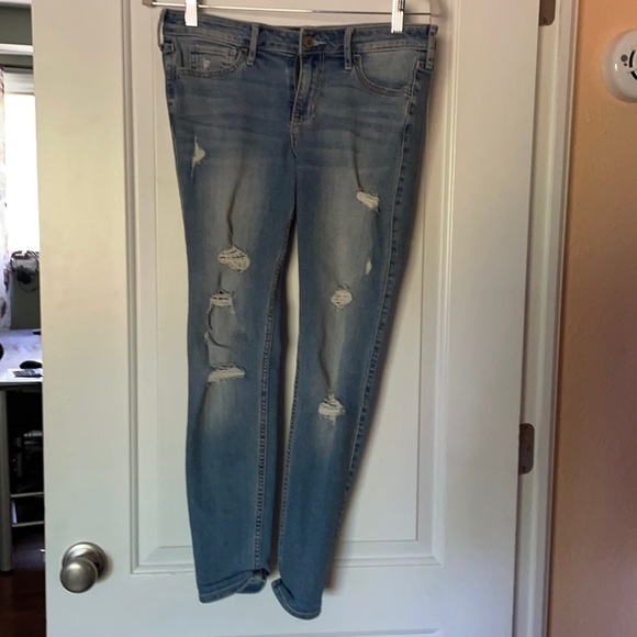NWOT HOLLISTER CROP JEAN, SIZE 5/W27 - Picture 1 of 8